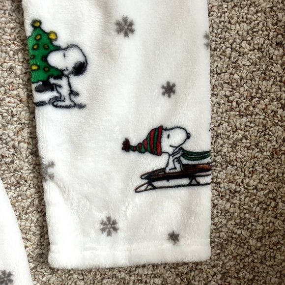 Peanuts Intimates & Sleepwear Peanuts Snoopy And Charlie Brown